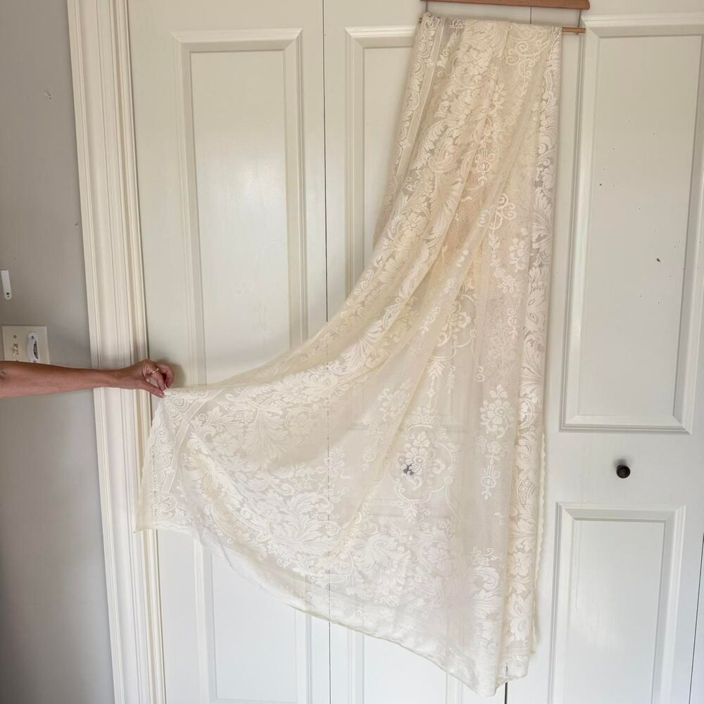 Vtg Ivory Floral Lace Curtain Panel Tablecloth Cottagecore Grandmacore Boho